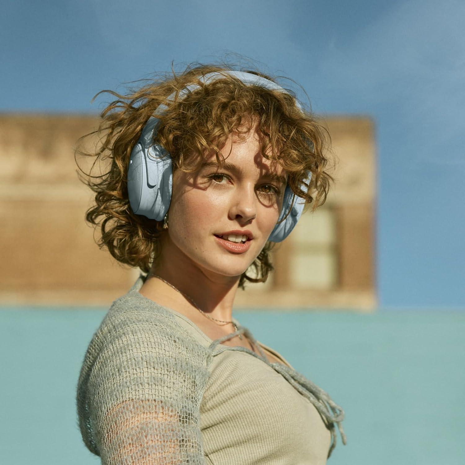 Bose QuietComfort Wireless Noise Cancelling Headphones, Bluetooth Over Ear Headphones with Up to 24 Hours of Battery Life, Moonstone Blue - Limited Edition (Renewed)