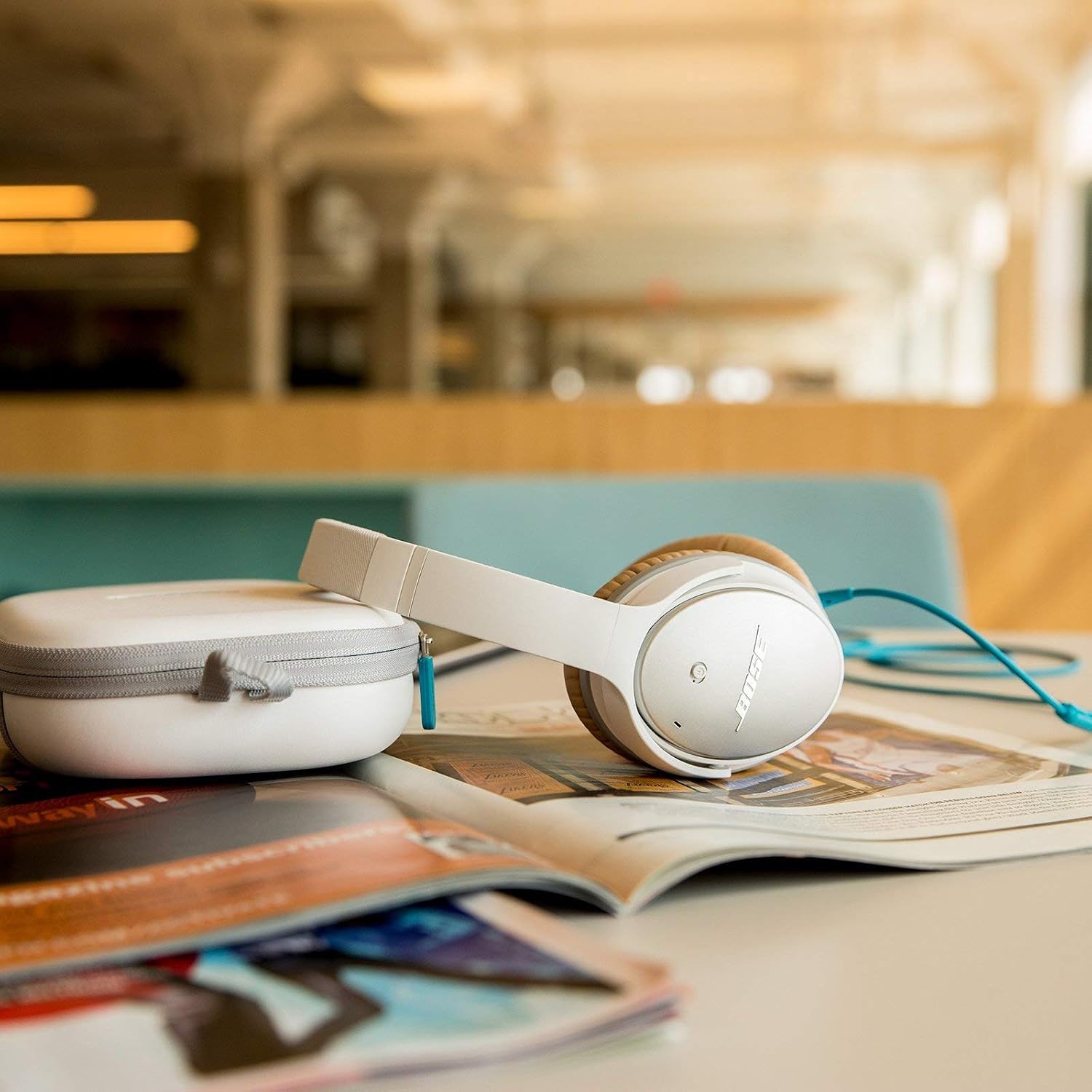 Bose QuietComfort 25 Acoustic Noise Cancelling Headphones for Apple devices, White(wired, 3.5mm) (Renewed)