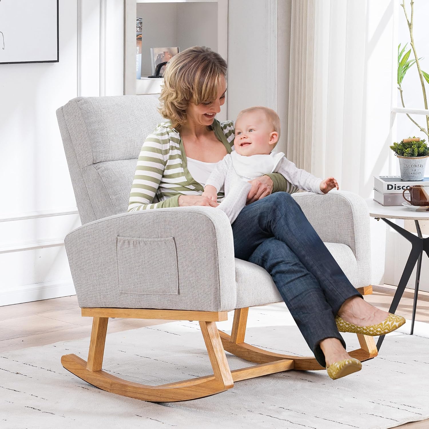HCHAIRH Rocking Chair Nursery, Nursing Rocking Chairs, Upholstered Nursery Glider Rocker for Mom Nursery Morden Rocking Chair with Side Pocket for Living Room,Bedroom，Light Gray