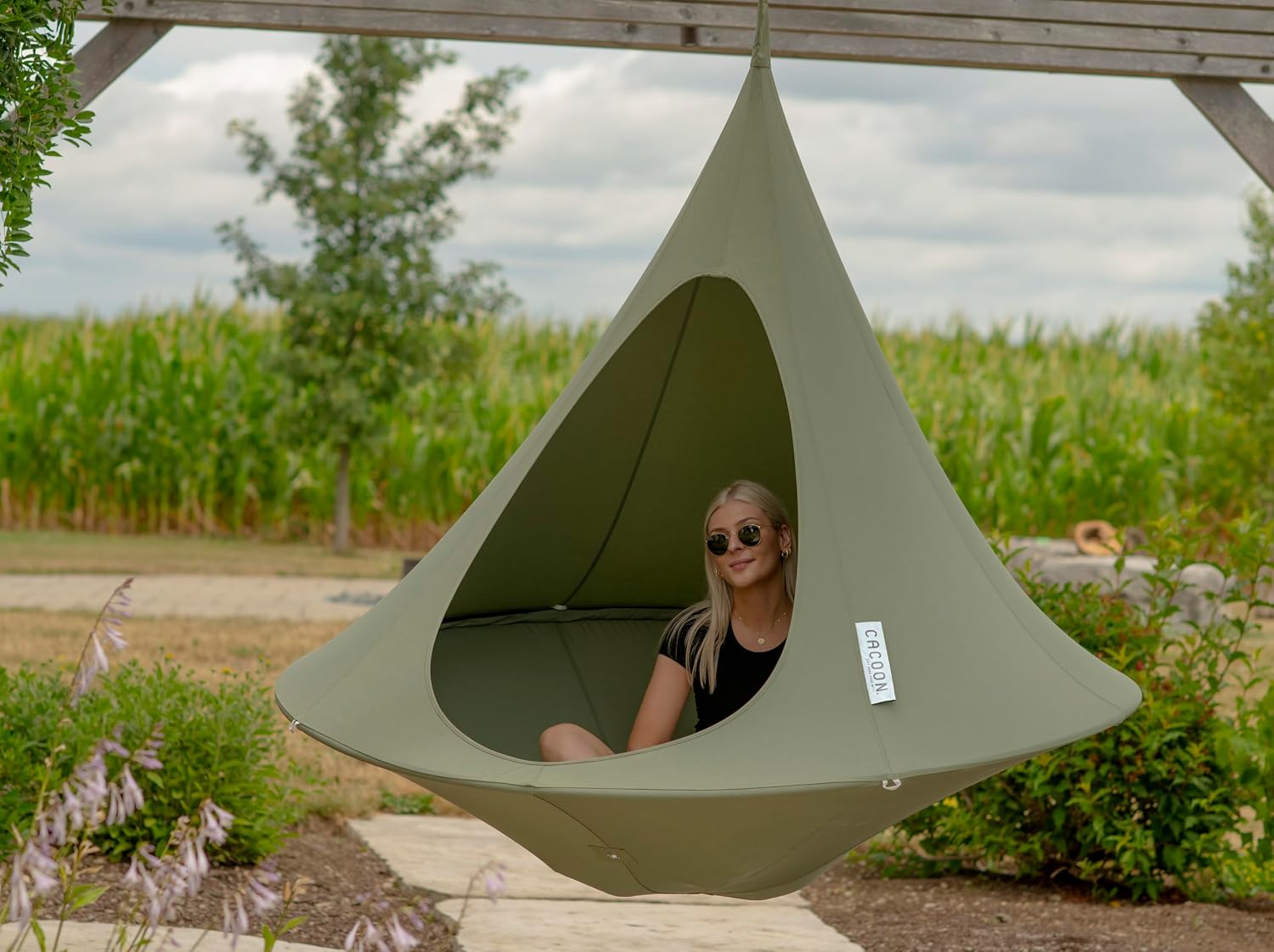 Double Cacoon Hanging Chair for Two – Cozy Indoor/Outdoor Hammock with Polyester Canvas, 440 lb Capacity, Includes 18ft Rope & Carabiner (Khaki)