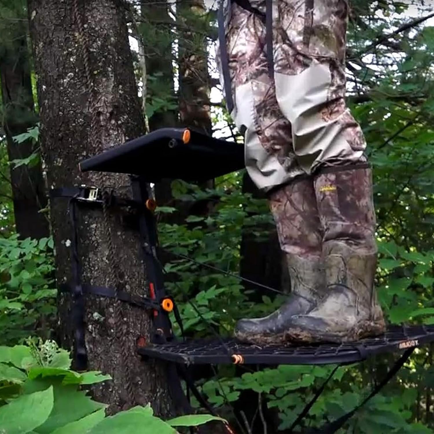MUDDY The Boss 1 Person Hang On Tree Stand, Deer Hunting Stand with Silent Straps, FlexTek Seat and Wide Stance Platform, Black