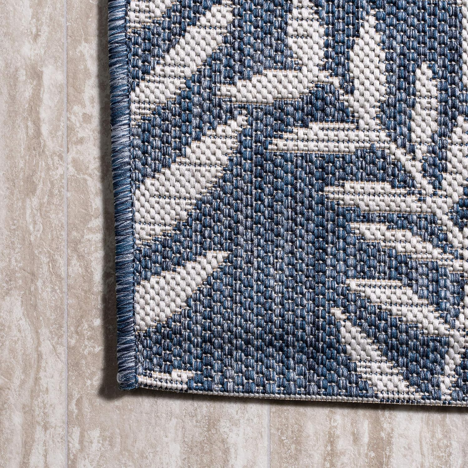 JONATHAN Y Palm Frond Indoor Outdoor Round Area Rug 4 Ft Navy/Ivory, Nevis for Backyard, Patio, Porch, Easy-Cleaning, High Traffic, Pet-Friendly, Non-Shedding (SMB119B-4R)